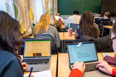 Er urolig for barna – vil ha forbud på skolene