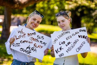 Han er «ick», de «gaslighter» og hun har bra «aura». Gen Z har et begrep for omtrent alt.