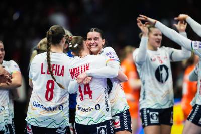 Håndballjentene klare for VM-finale – knuste Nederland 35-25