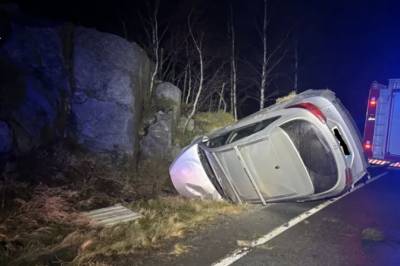 Bil av veien ved Sandvik camping