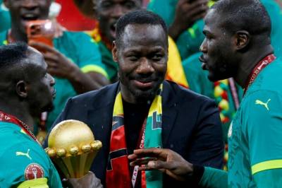 Legger seg flat: - Beklager