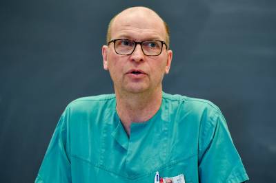 Kong Harald på sykehus i Tenerif: – Derfor drar livlegen dit