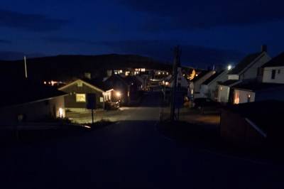 Avslåtte gatelys i mørketiden: – Dette er det en skam