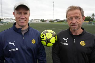Pappa og onkel Berg er spent før landskampen