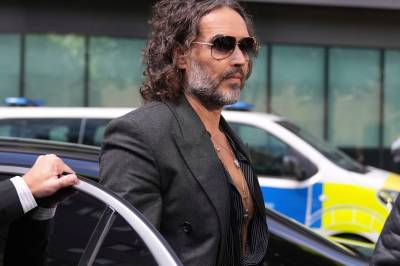 Komiker Russell Brand tiltalt for ytterligere to overgrep