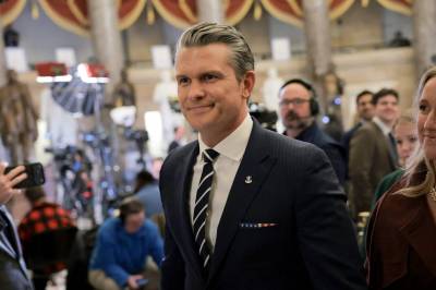 USAs forsvarsminister Pete Hegseth møter pressen