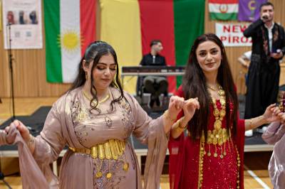 – Vi har brukt to–tre timer på å pynte oss