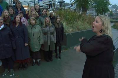 Se Grimstad-koret hylle kongen