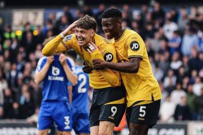 Rekken av Premier League klubber som jager Jørgen Strand Larsens signatur begynner å bli veldig lag