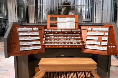 Musikere reagerer på bruk av KI-låter i bryllup og begravelser