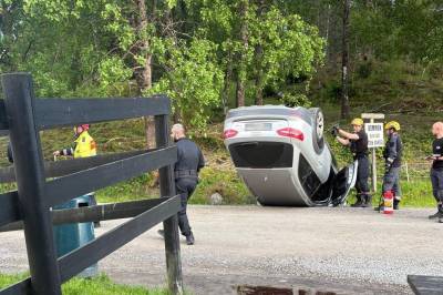 Bil på taket i Lørenskog – to personer lettere skadet