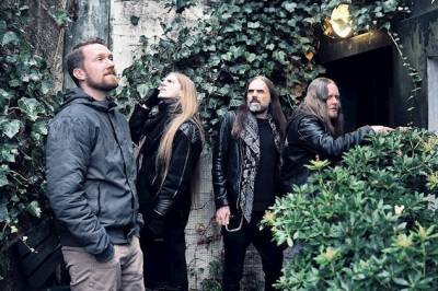 Etter fire år som band kjem debutalbumet