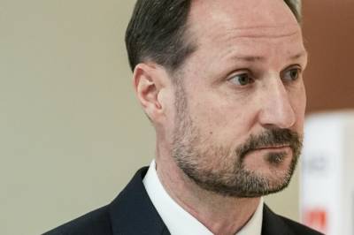 Krise på Slottet: Nå står Haakon alene
