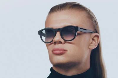 Nye Haaland-briller vekker oppsikt