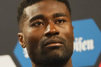Her møter Tettey pressen: - Vi må få gruppen til å smile