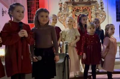 Lykter og barnesang fylte Degernes kirke