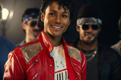 – Skamløs heltedyrking av «kongen av pop»