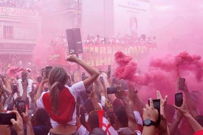 Kaosscener i London under Arsenals seiersparade