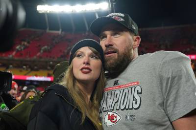Travis Kelce viste frem gifteringen: – Jeg er en gift mann