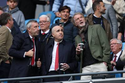 Slakter United-ledelsen: – Brenn ned skiten