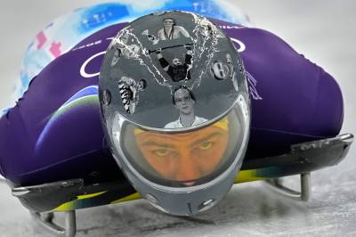 Denne OL-hjelmen viser døde ukrainske idrettshelter – IOC sa blankt nei