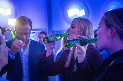 Minst 16 representanter mener at alkohol­bruk knyttet til Stortinget er et problem