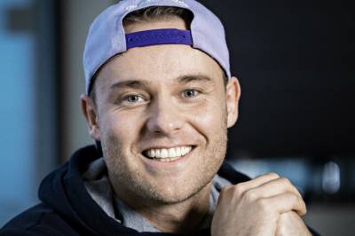- Han setter blikket i deg