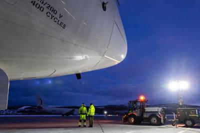 For et år siden ba Danmark om hjelp til å sikre Grønland. Regjeringen svarer ikke.
