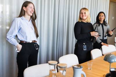 Nyutdannede med KI-kompetanse rykker frem i køen: – Trenger ikke 20 års erfaring