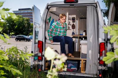 Kraftig økning i leieprisene i juli: Studenten bor på universitetets parkeringsplass