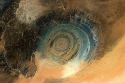 Her kan du stirre inn i Saharas øye, men hva er det egentlig du ser?