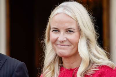 Mette-Marit tas i forsvar: – Må få fred