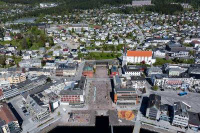 Slår vi opp i Romsdals Budstikke, møter vi en helt annen virkelighet