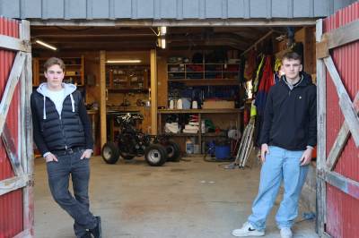 Brukar skuletimar i garasjen: – Gir oss erfaring