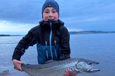 Emil (10) fikk kjempeørret på tredje kast