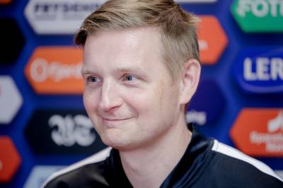 Møter sitt eget lag