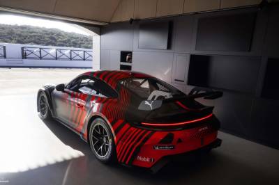 Porsche har presentert en helt ny 911-racerbil