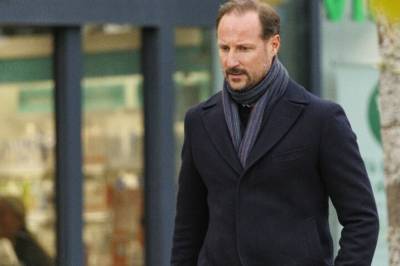 - Haakon bør ikke bli konge