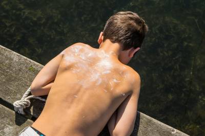 Eksperter advarer mot influenseres budskap om soling: – Desinformasjon