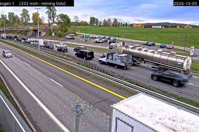 Lang kø etter trafikkulykke på E18 i Asker