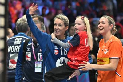 Feiret med datteren: Vil gi Lunde avslutningsfest i Norge