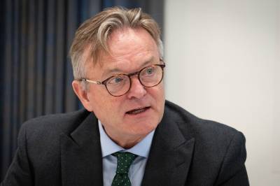 Midt under millionkutt får direktøren kjempehopp i lønn: Fagforeningene rystet