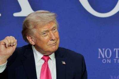 USAs blokade har fungert godt. Nå åpner Iran Hormuzstredet for kommersielle skip.