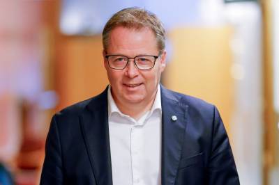 Sp truer Støre før dramatisk budsjettoppgjør: – Vi gir ingen garantier 