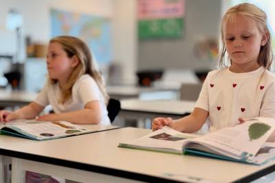 Ipad og digitale læremidler har dominert i klasserommet i mange år. Nå skal bruken reduseres hos de