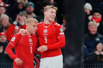 Danmarks VM-drøm lever etter makt­demonstrasjon - Hareide ble hyllet i Parken