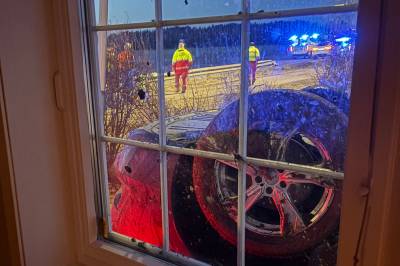 Fikk bil rett inn i husveggen: – Traumatisk