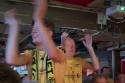 Se Jonas Gahr Støre feire med Glimt-fansen