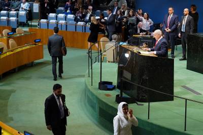 Netanyahu taler til FN – flere forlater salen
