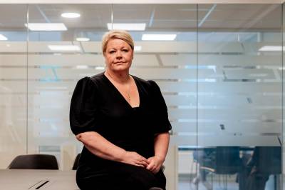 Mener foreldre trenger «en vennlig dytt» . Vil melde 1-åringer automatisk inn i barnehagen.